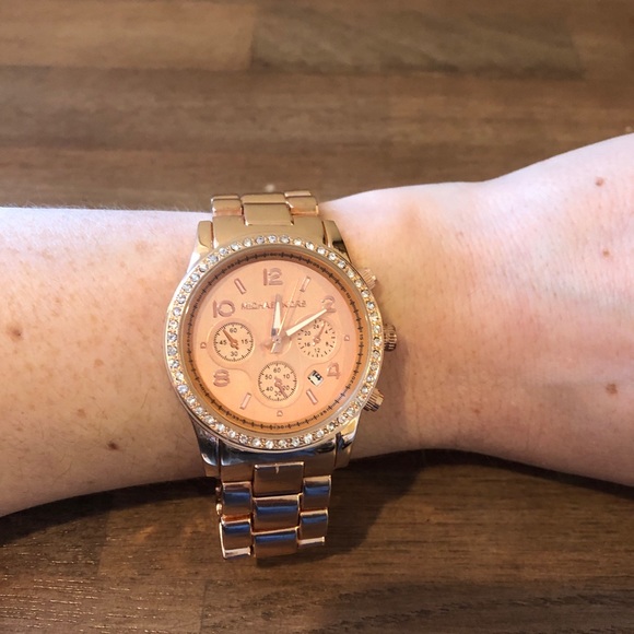 Michael Kors Rose Gold watch - Picture 2 of 7